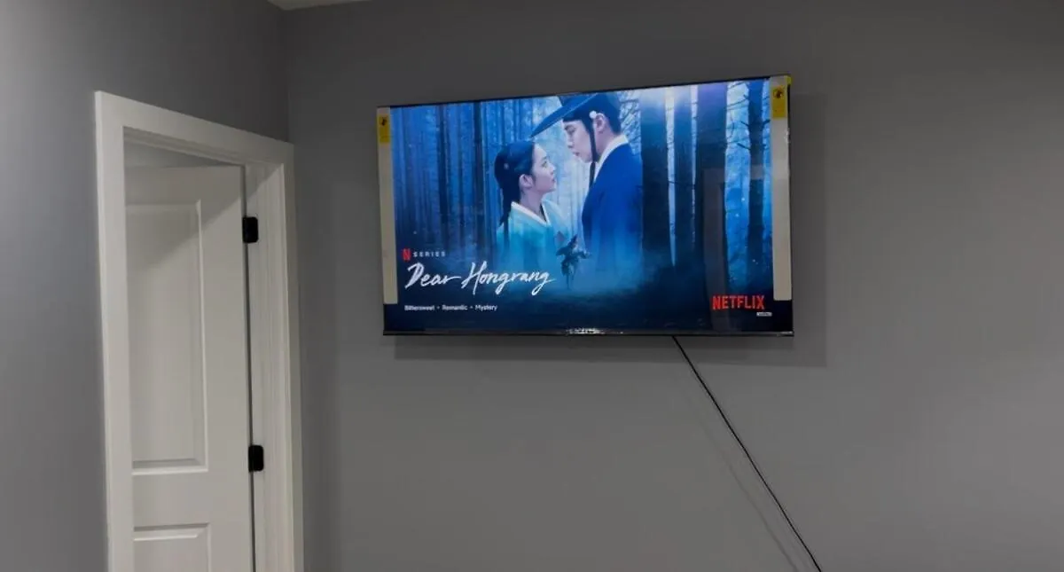 Apartment Blissful Nest - Cozy, Classy 2 Bedroom Private Suite Netflix, Free Parking, 20 Minutes To West Edmonton Mall And Airport