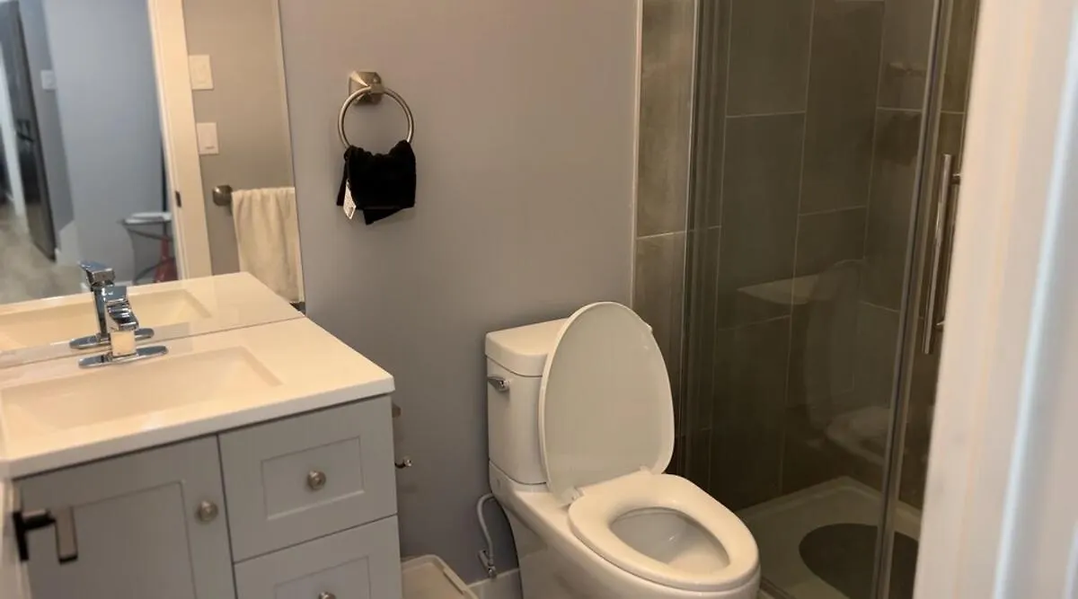 Blissful Nest - Cozy, Classy 2 Bedroom Private Suite Netflix, Free Parking, 20 Minutes To West Edmonton Mall And Airport Canada