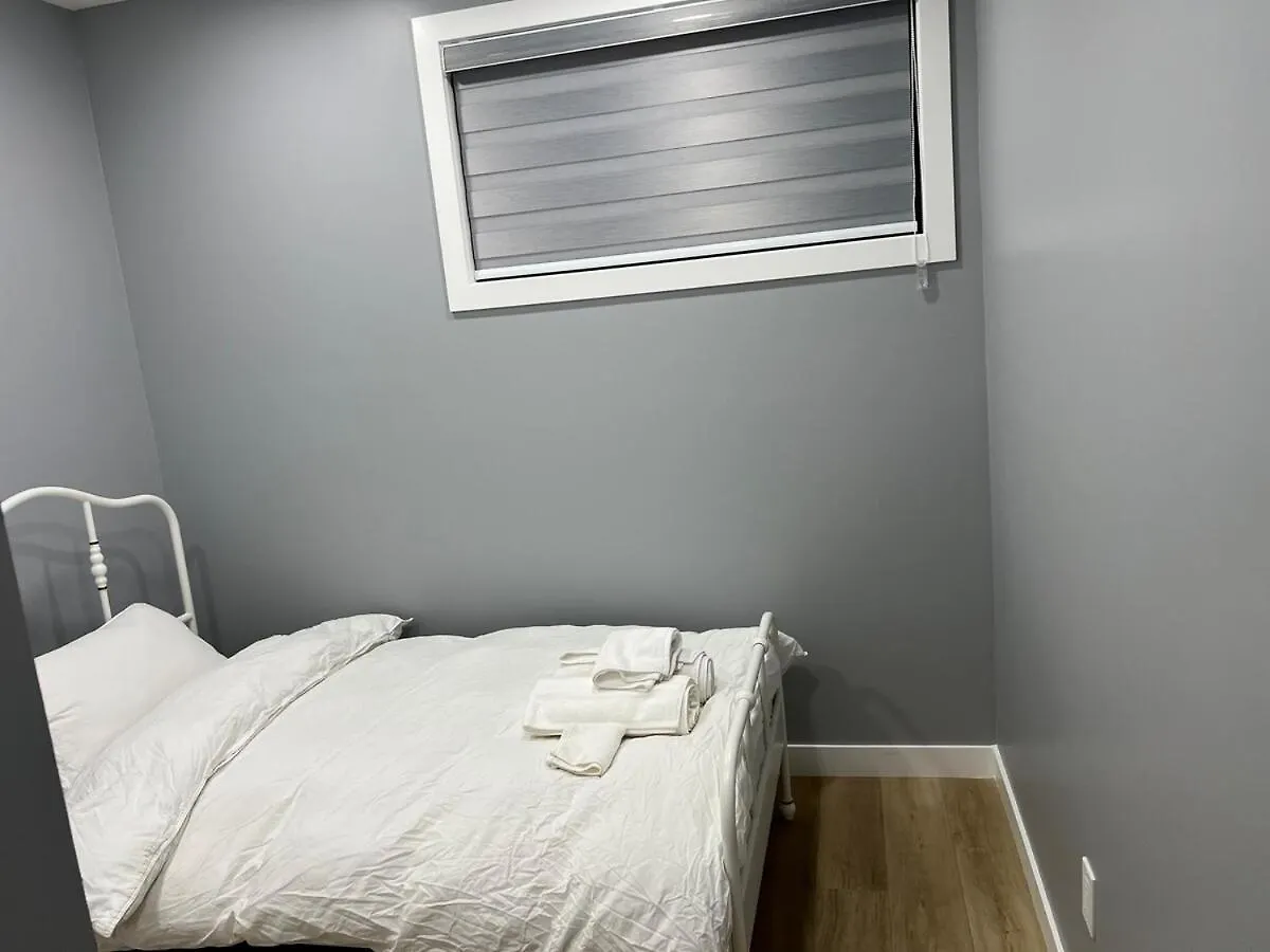 Blissful Nest - Cozy, Classy 2 Bedroom Private Suite Netflix, Free Parking, 20 Minutes To West Edmonton Mall And Airport Apartment