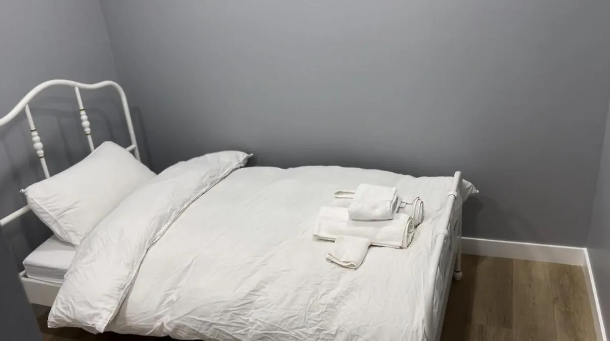 Blissful Nest - Cozy, Classy 2 Bedroom Private Suite Netflix, Free Parking, 20 Minutes To West Edmonton Mall And Airport 0*,
