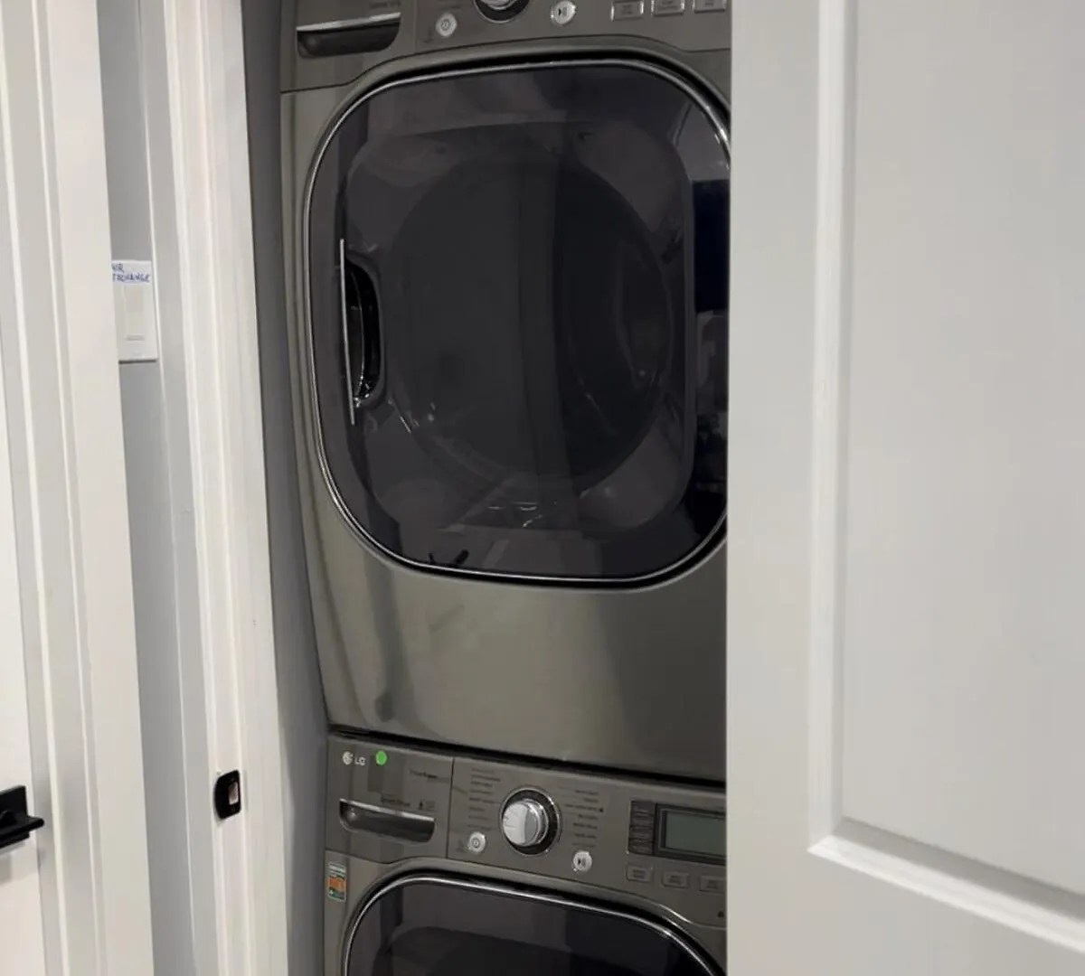 Apartment Blissful Nest - Cozy, Classy 2 Bedroom Private Suite Netflix, Free Parking, 20 Minutes To West Edmonton Mall And Airport Canada