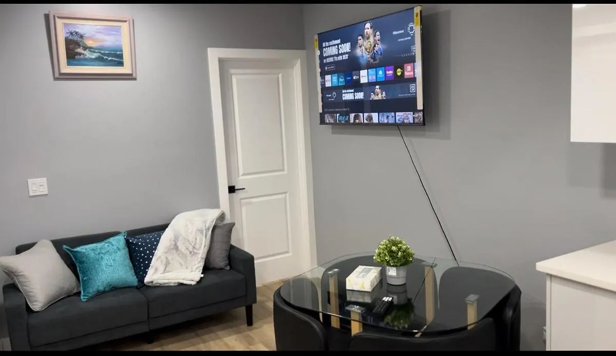 Blissful Nest - Cozy, Classy 2 Bedroom Private Suite Netflix, Free Parking, 20 Minutes To West Edmonton Mall And Airport 0*,  Canada