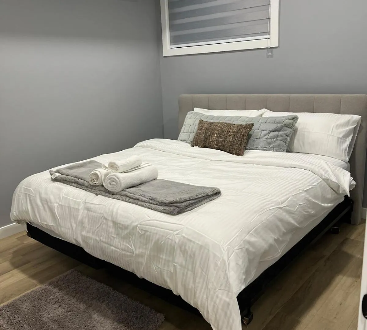 Blissful Nest - Cozy, Classy 2 Bedroom Private Suite Netflix, Free Parking, 20 Minutes To West Edmonton Mall And Airport