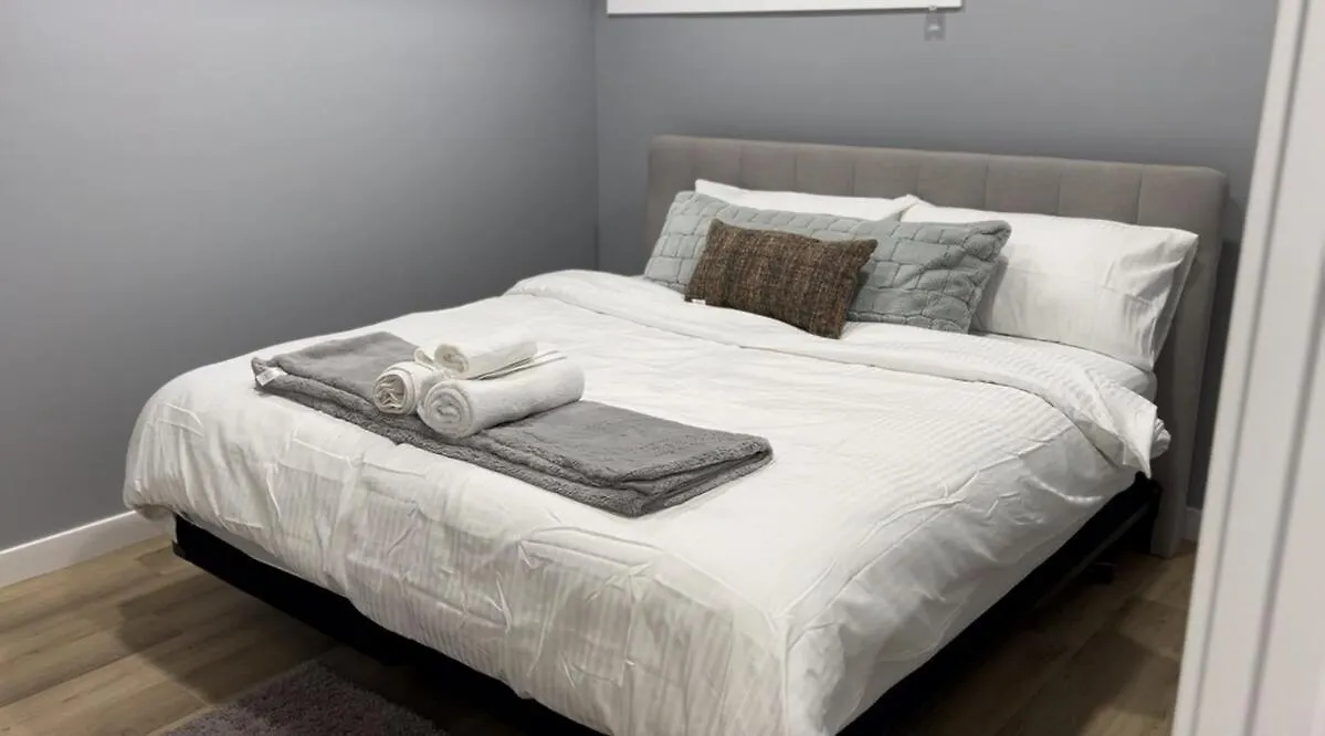 Blissful Nest - Cozy, Classy 2 Bedroom Private Suite Netflix, Free Parking, 20 Minutes To West Edmonton Mall And Airport 0*,  Canada