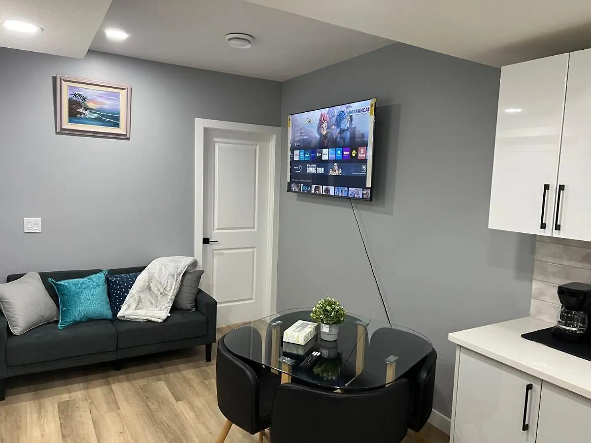 Blissful Nest - Cozy, Classy 2 Bedroom Private Suite Netflix, Free Parking, 20 Minutes To West Edmonton Mall And Airport